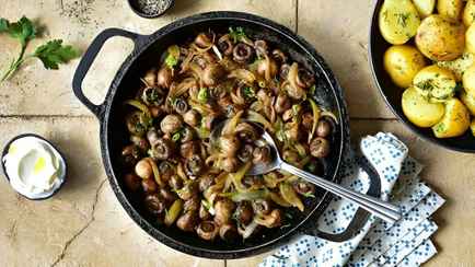 А с картошкой можно? Медики рассказали, с чем нельзя есть грибы