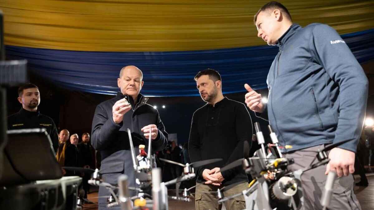 Канцлер ФРГ Олаф Шольц и президент Украины Владимир Зеленский