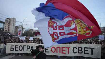 В Белграде десятки тысяч студентов, их родителей и фермеров вышли на протесты. Что потребовали от властей?