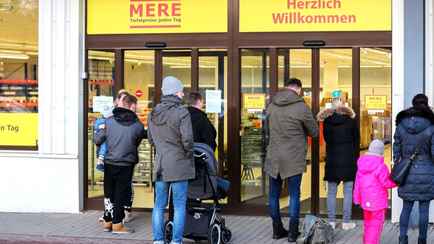 Власти Германии призвали немцев закупиться едой и спичками на 72 часа. К какой «чрезвычайной ситуации» готовятся?