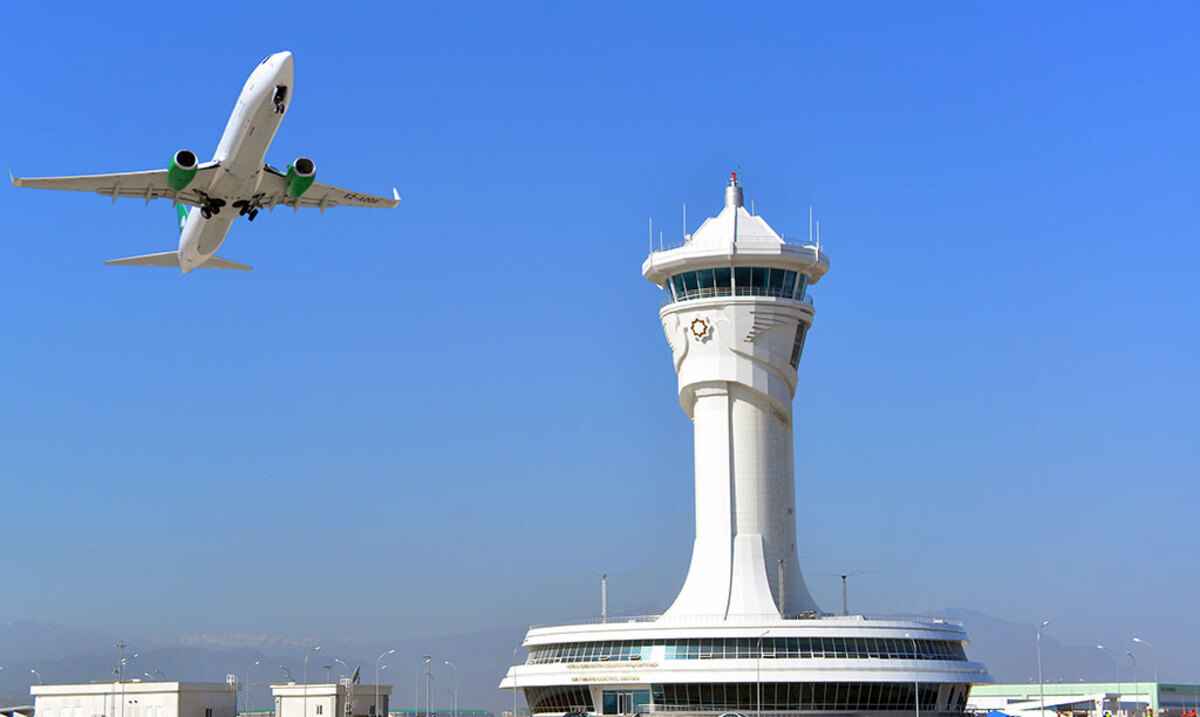 Еще одна авиакомпания отменила полеты в Россию