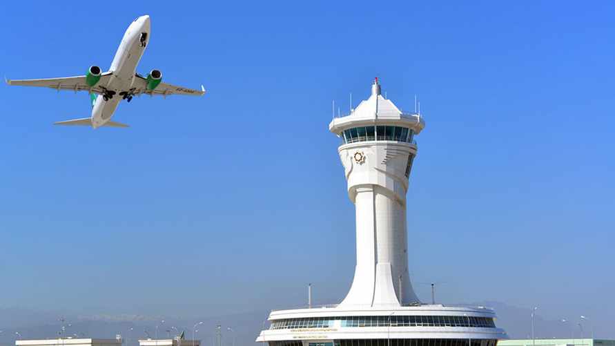 Еще одна авиакомпания отменила полеты в Россию