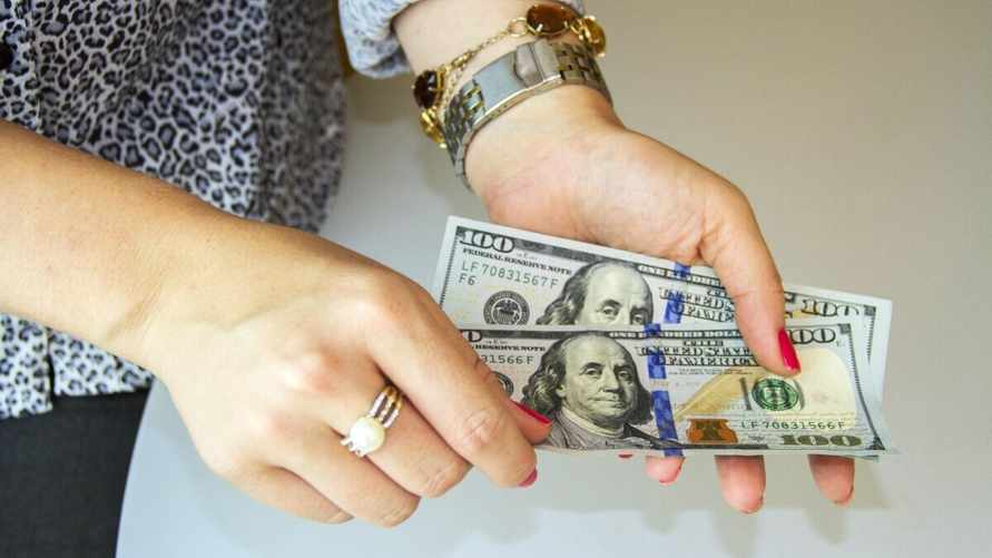 Доллар в Беларуси вырос на 1,49%, а российский рубль упал на 0,66%. Сколько стоит "европеец"?