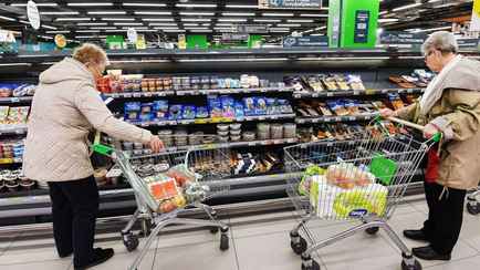 До 60%. Белорусские магазины обрушили цены на кальмары, консервы, курицу, фрукты. Где «душевная распродажа»?