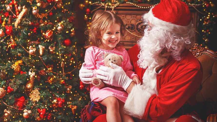 Как объяснить ребёнку, что Деда Мороза не существует? Психолог рассказала, до какого возраста нужно "поддерживать сказку"