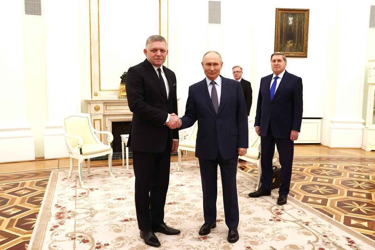 Премьер Словакии Фицо тайно прилетел к Путину в Москву