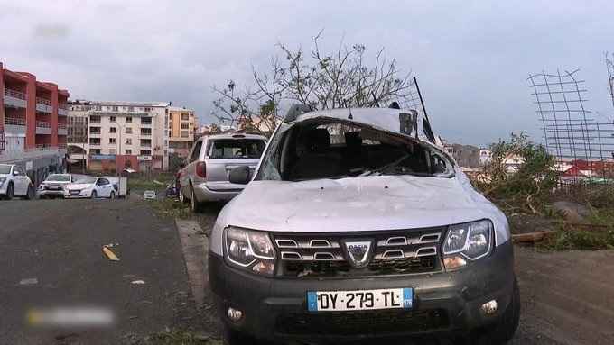 Исчез целый район - Власти французских островов оценили число жертв тропического циклона в тысячи человек