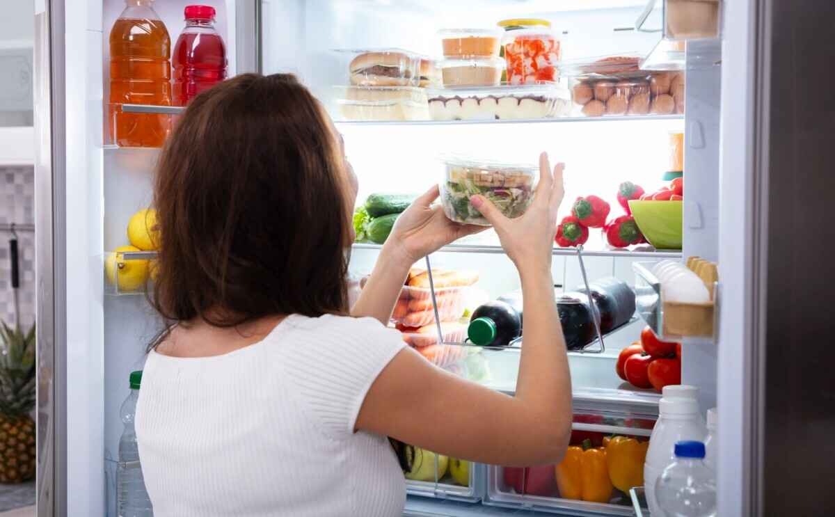 "Могут вызвать спазм желудка" — Диетолог назвала 3 продукта, которые ни в коем случае нельзя хранить в холодильнике