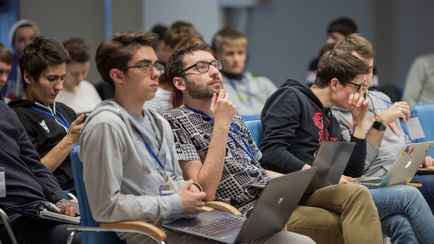 В 2 раза больше, чем надо. Глава Минобразования пожаловался на «дисбаланс» в IT-сфере