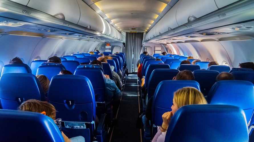 Правда ли, что задние ряды в самолёте безопаснее? Изучили статистику и мнения экспертов