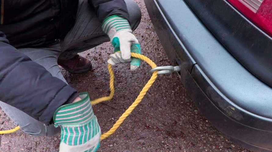 Как буксировать машину, чтобы не получить штраф до 120 рублей? ГАИ Брестчины назвала 10 правил