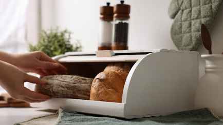 Как сохранить хлеб свежим надолго? Положите рядом один из этих 3 продуктов — и он не заплесневеет