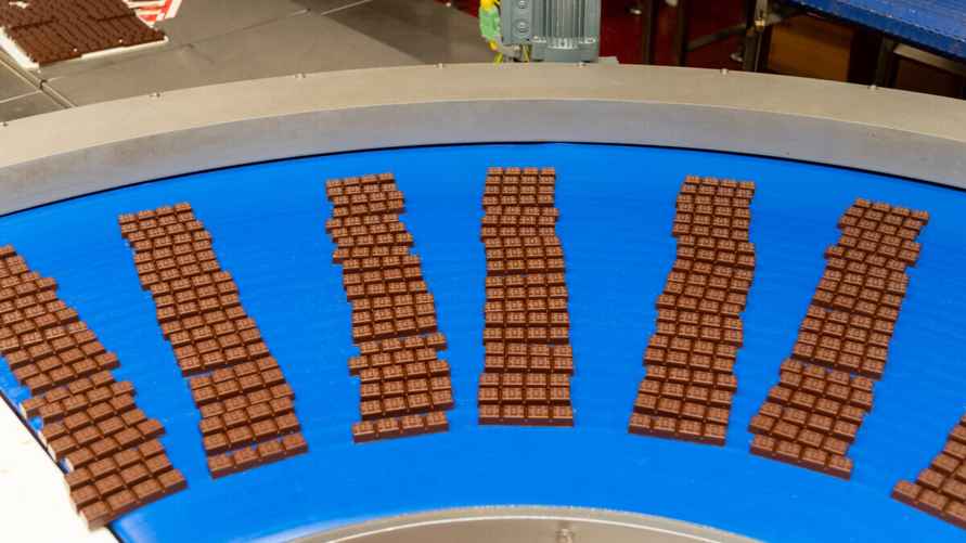 Процесс производства шоколада "Коммунарка". Фото Telegraf.news