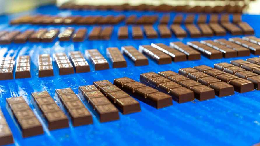 Процесс производства шоколада "Коммунарка". Фото Telegraf.news