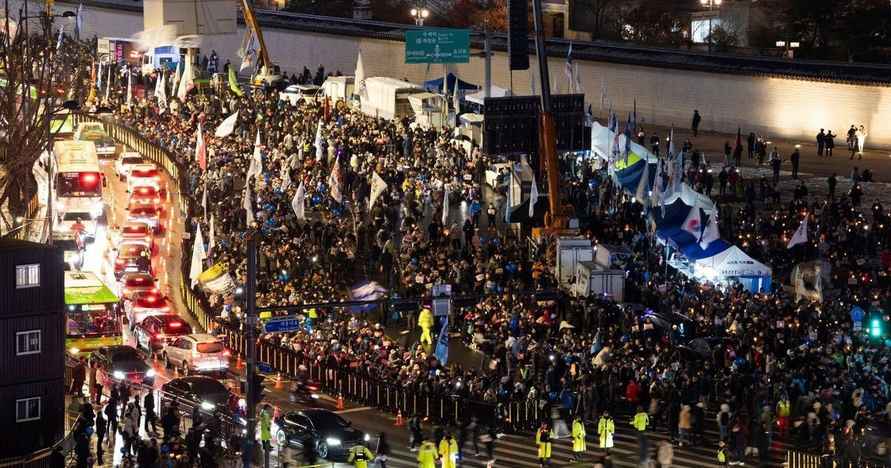 Президент Южной Кореи отменил военное положение и отозвал спецназ из здания Нацассамблеи