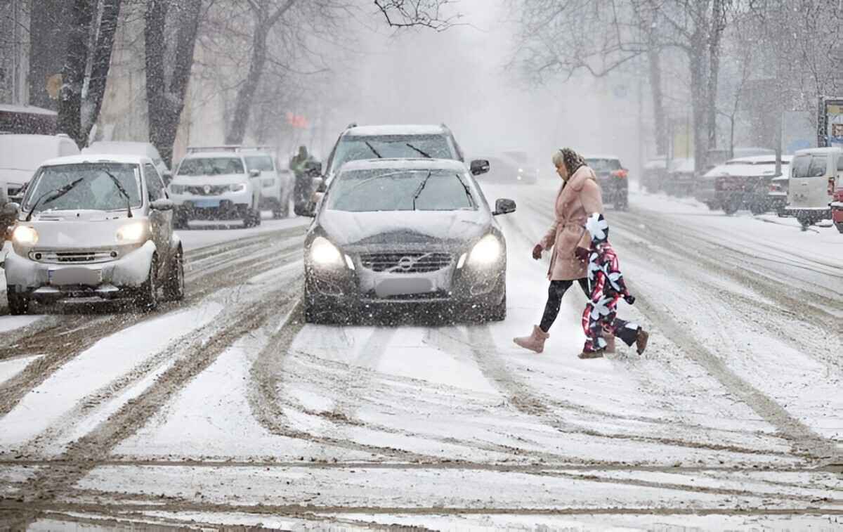 По всей Беларуси объявили оранжевый уровень опасности. Где ждать "очень сильный ветер", а где "жару" до +10°C?