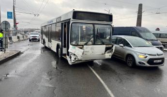 В Могилеве столкнулись маршрутка и автобус