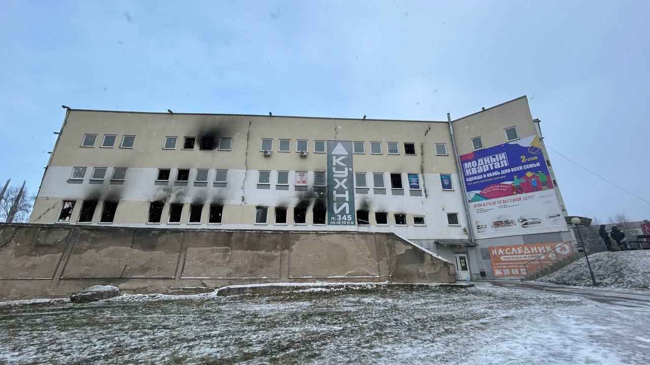 В Витебске открыли горячую линию после пожара в ТЦ " Беларусь". Сколько пострадавших?