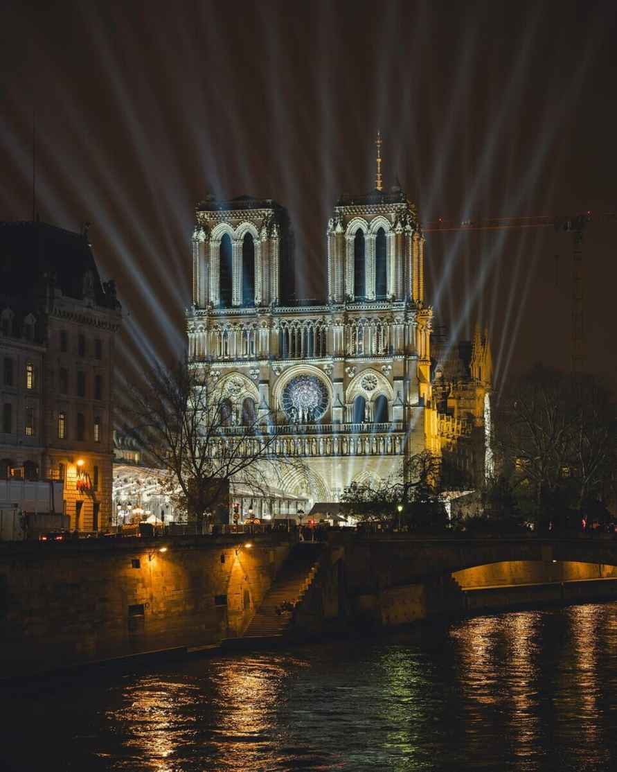 «Восстал, как феникс» - Собор Парижской Богоматери торжественно открыли спустя 5 лет после пожара