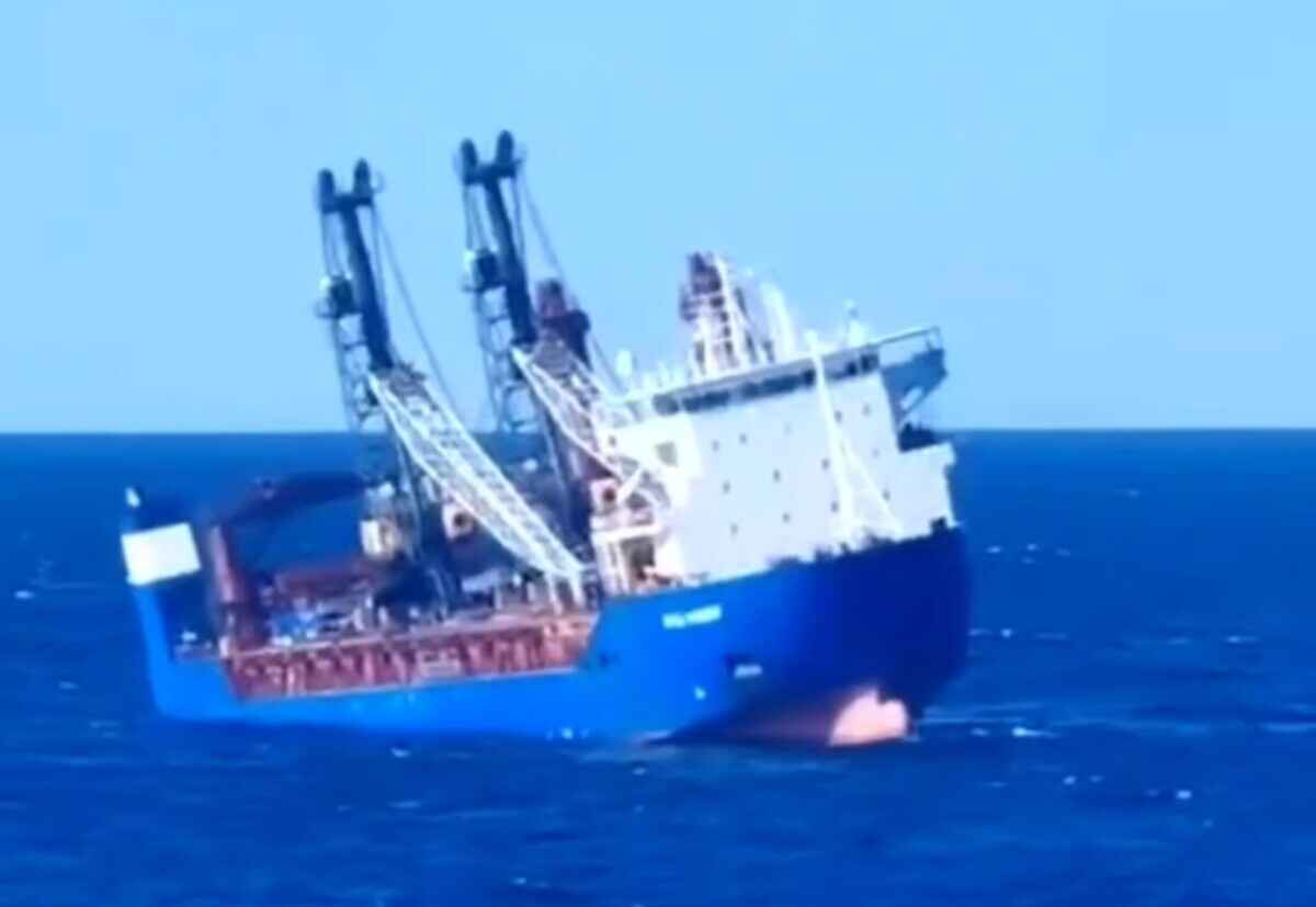 Российский корабль, следовавший в Сирию, затонул у берегов Испании