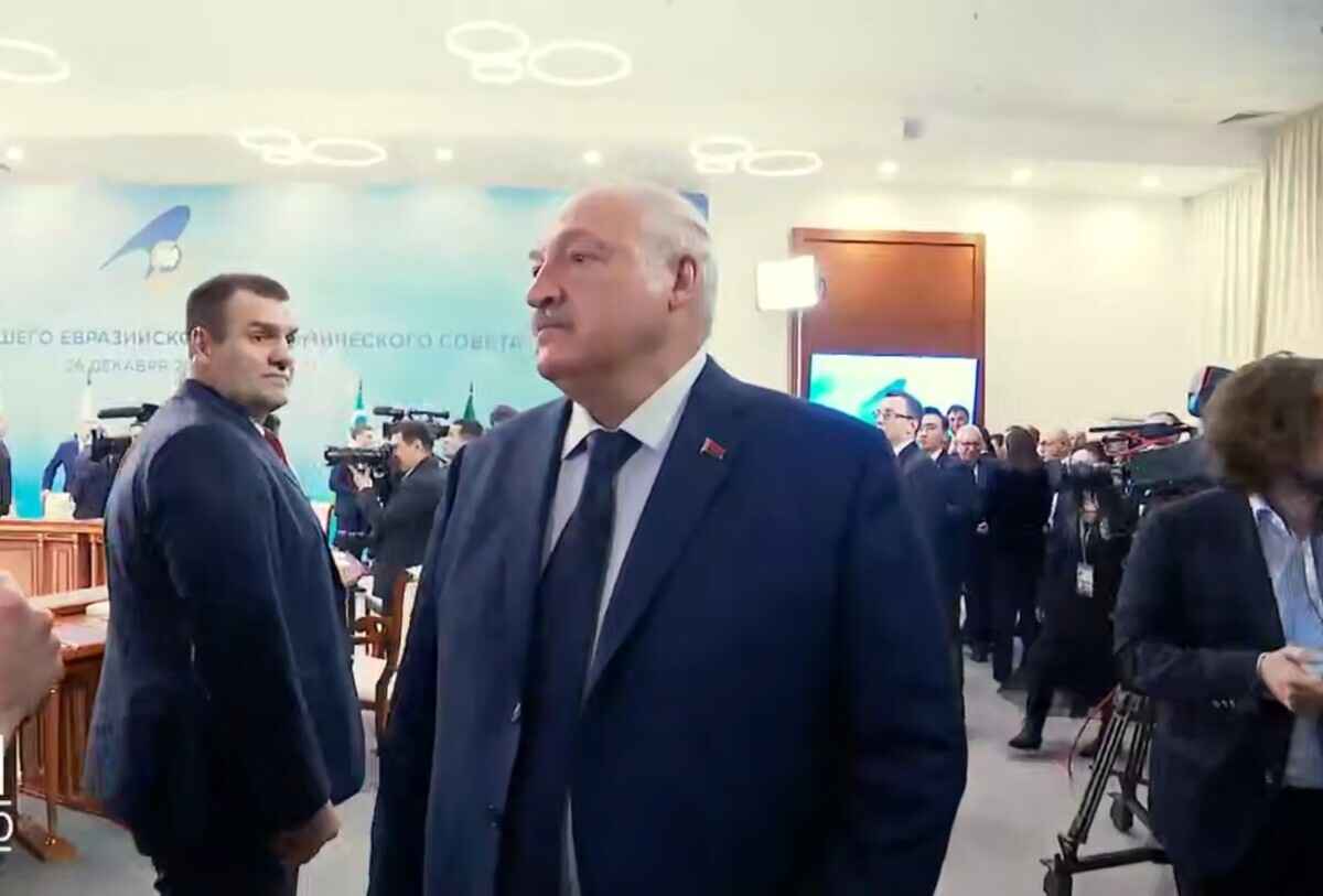 "Американцев практически нет" - Лукашенко заявил, что США попросили расширить штат своих дипломатов в Беларуси