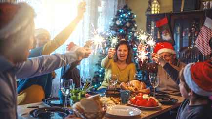 Как белорусам подготовиться к Новому году без лишних трат? Нашли 14 способов сэкономить на продуктах, декоре и подарках