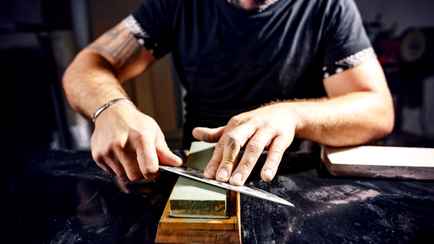 Как сделать нож бритвенно острым в домашних условиях? Эти 3 лайфхака позволят заточить его за минуту