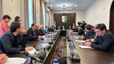 Парламент Абхазии не ратифицировал инвестиционное соглашение, вызвавшее массовые протесты. Как отреагировали в Москве?