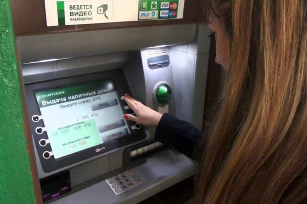 Беларусбанк объявил о подорожании услуг в новом году. О чём предупредили белорусов другие банки?