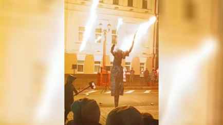 «Это открытие ёлки или ада?» — Церемония зажжения новогодней ёлки в Полоцке вызвала вопросы у белорусов