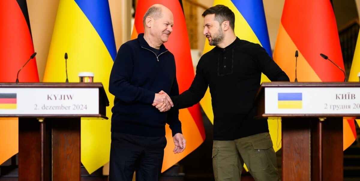 «Желательно – на три буквы» - Зеленский недипломатично ответил на вопрос о России на встрече с Шольцем. Как отреагировали в Кремле?