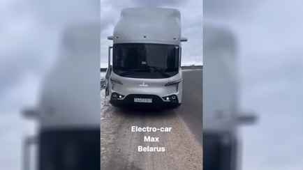 «Будут заправлять подкрашенным электричеством» — В TikTok показали «белорусский электромобиль». Подписчики задали много вопросов