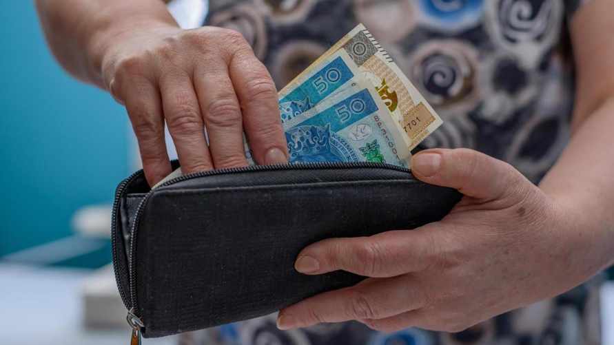 Полякам пообещали поднять 13-ю пенсию. Сколько заплатят?