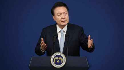 Президент Южной Кореи объявил в стране военное положение