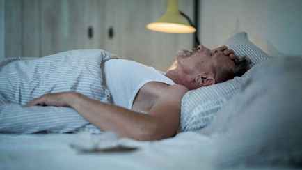 Этот тревожный симптом во время сна может указывать на диабет. Вот когда нужно проверить уровень сахара