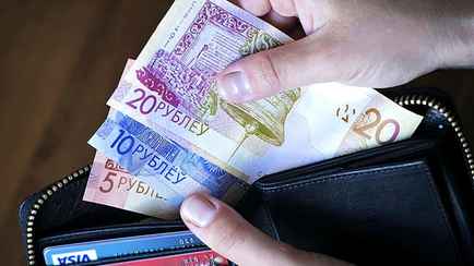 Один из банков предложил белорусам платить за проверку купюр на подлинность. Сколько?