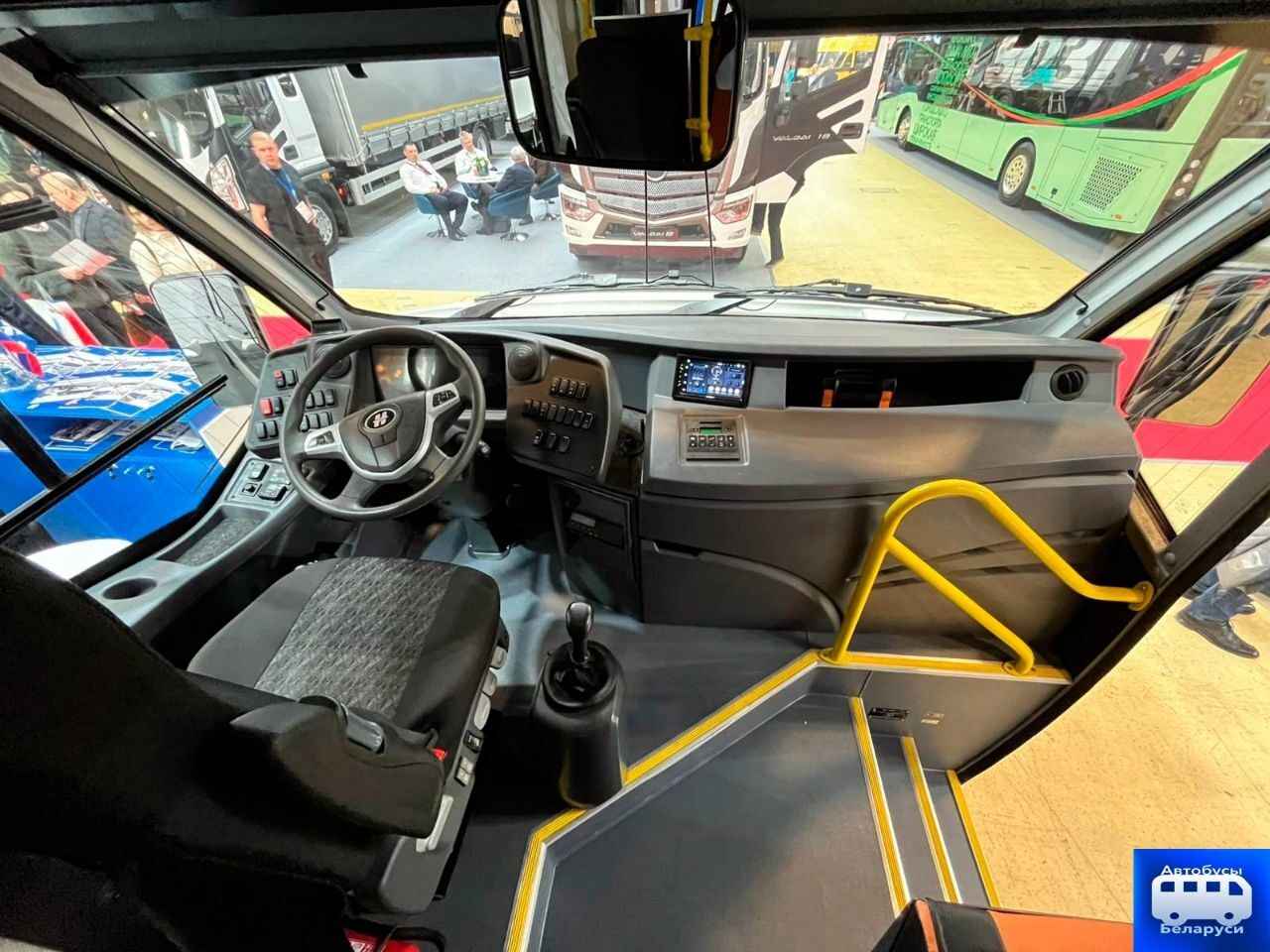 МЗКТ представил новую модификацию белорусского туристического автобуса