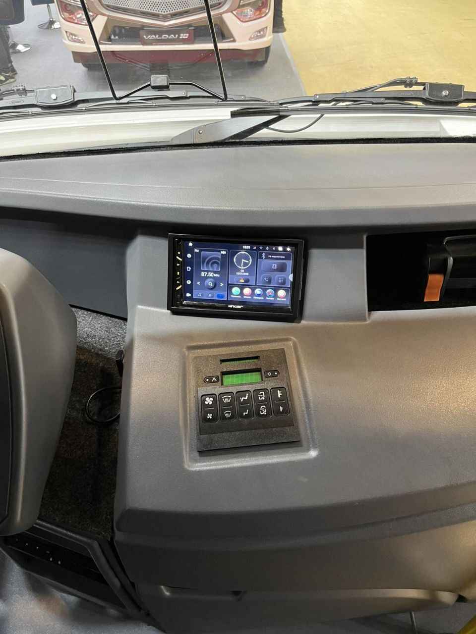 МЗКТ представил новую модификацию белорусского туристического автобуса