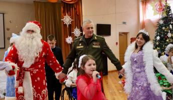 В Минобороны позвали белорусов отметить Новый год и Рождество с ними. Это как?