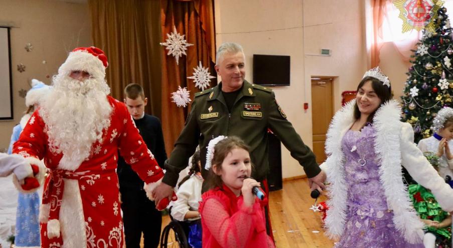 Для гостей военные подготовили специфические развлечения. Так, гостям