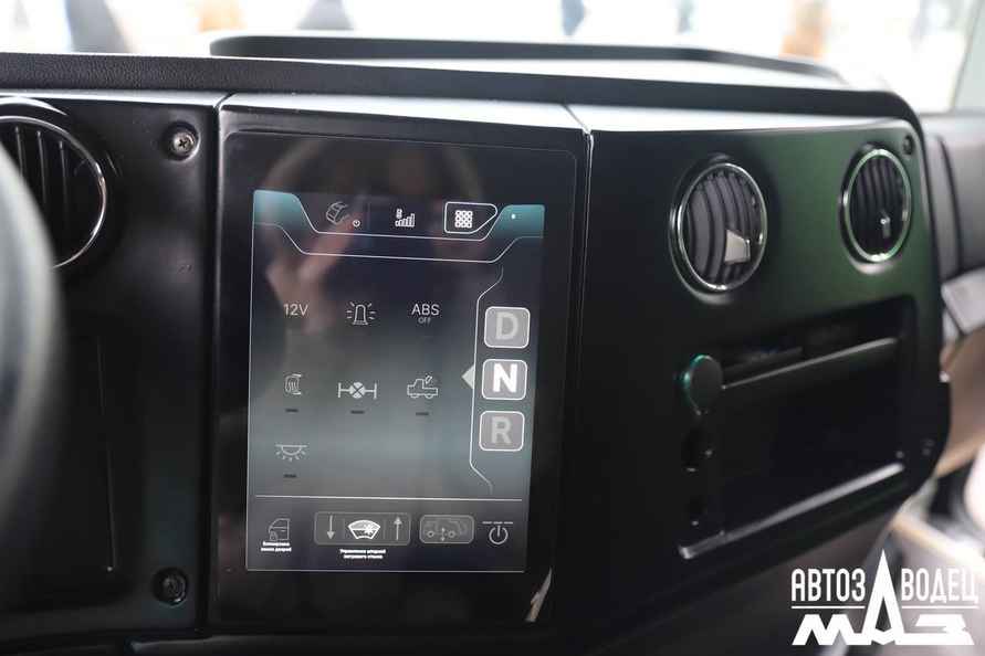 МАЗ показал свой новый электрический мусоровоз