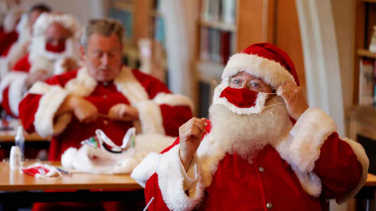 В России потребовали признать Санта-Клауса иноагентом