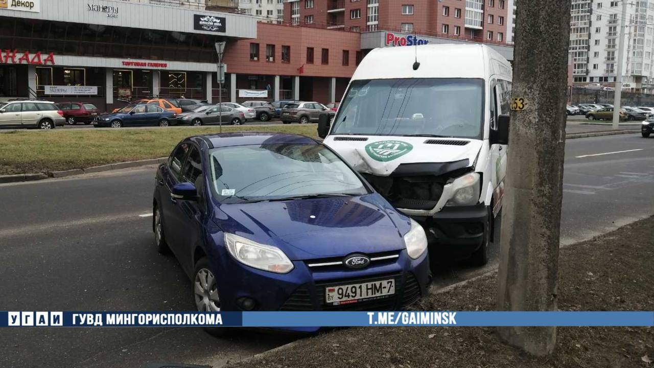 В Минске Ford столкнулся с маршруткой