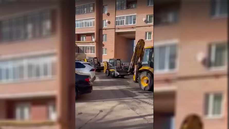 "Как удивительна природа Беларуси" - Видео, как "мама-трактор" учит "тракторят", набрало почти 2 млн просмотров