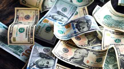 Доллар в Беларуси стал выше на 0,24%, а евро упал на 0,39%. Как обстоят дела с валютой РФ?