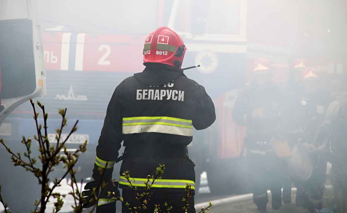 В Слуцке из-за пожара в общежитии эвакуировали более 300 человек