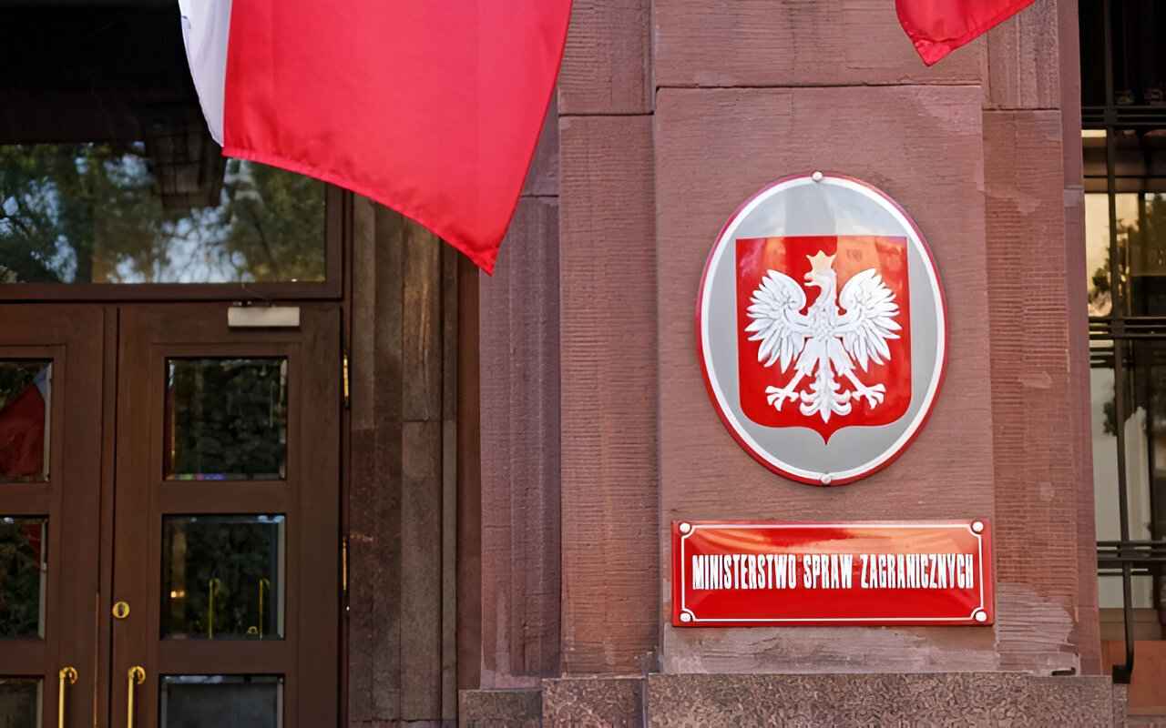 Польша отозвала посла из Венгрии из-за бежавшего туда бывшего замминистра