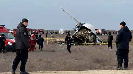 В Казахстан на место катастрофы азербайджанского самолёта прилетел следователь ИКАО. Что известно на этот момент?
