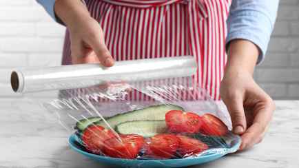 Как быстро размотать пищевую плёнку? Зная эти 2 трюка, вы больше не будете мучаться