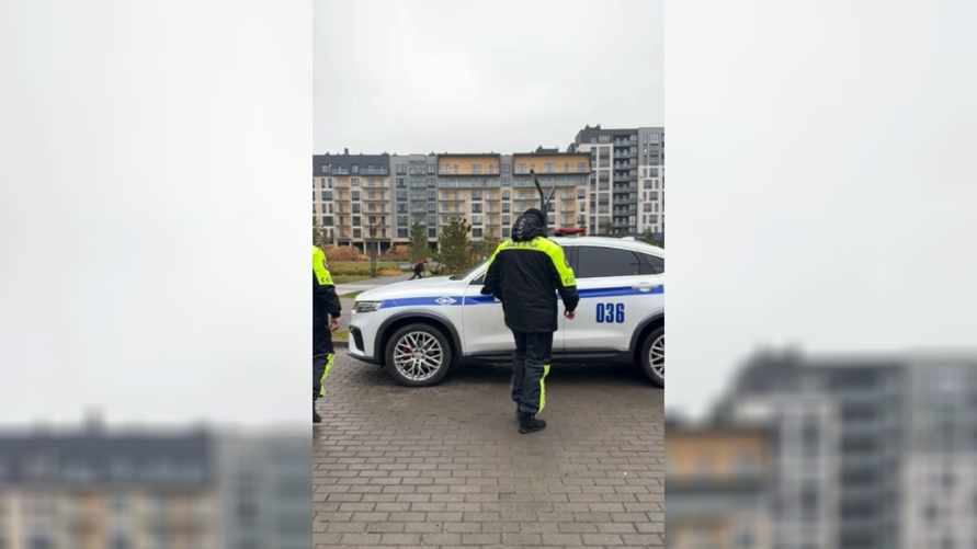 "Это как понимать?" - ГАИ предупредила об опасности. Но белорусы спросили про патрульную машину в ролике